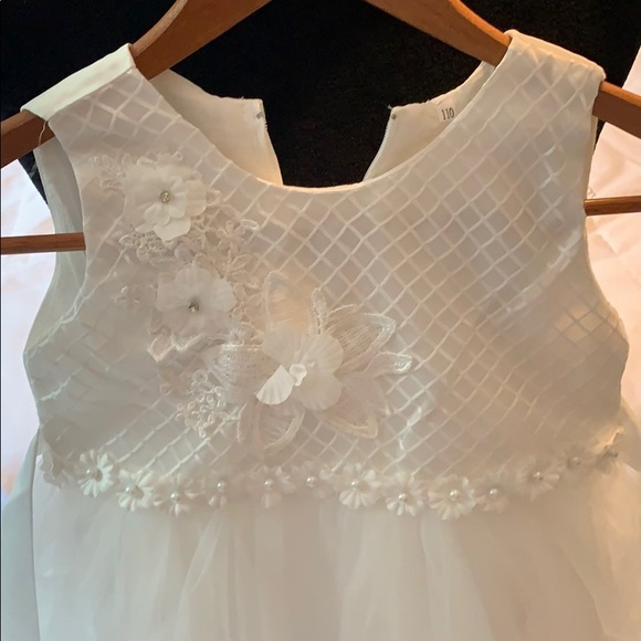 Girls white dress - Picture 2 of 5